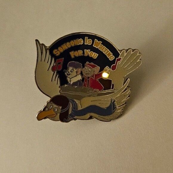 Disney Pin The Rescuers Orville Bianca Bernard Someone Is Waiting for You Light - Picture 5 of 9